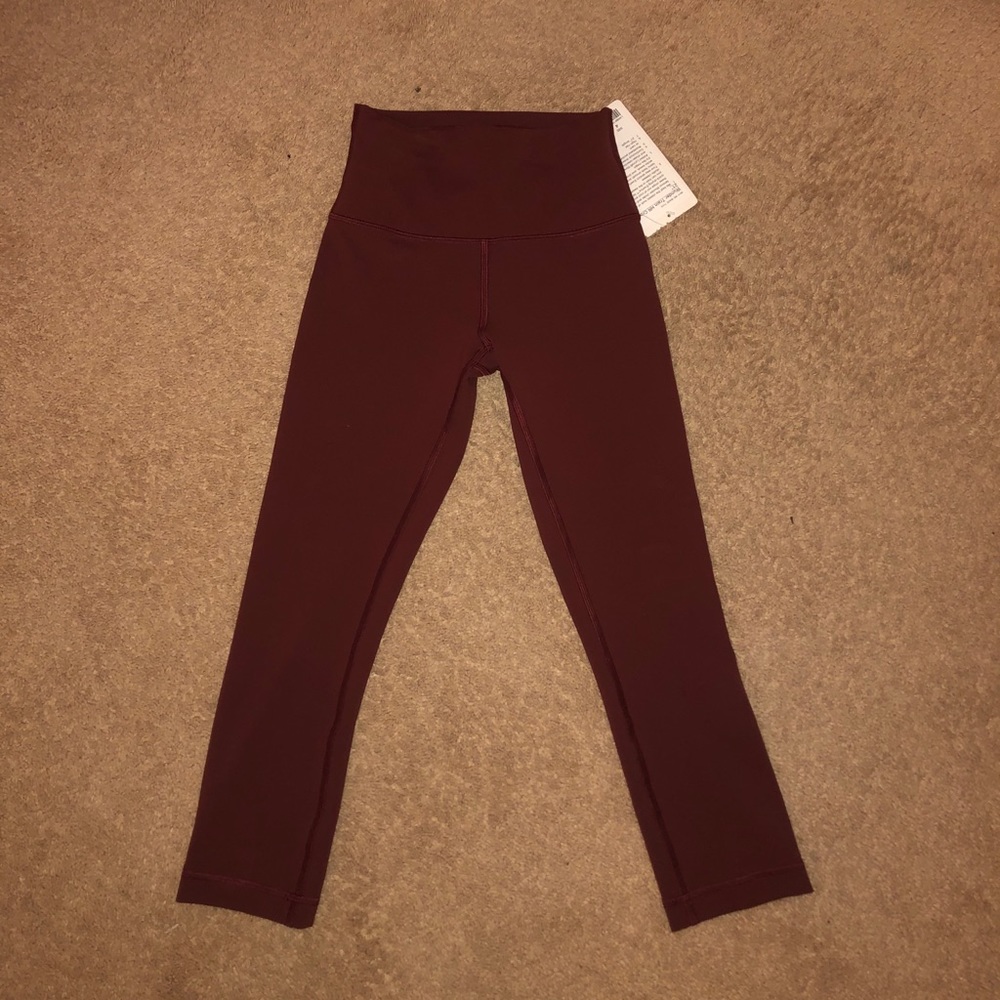 New with tags lululemon burgundy cropped leggings